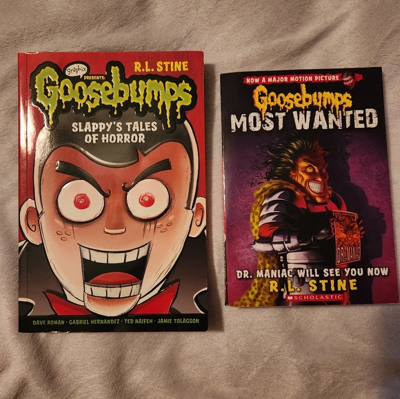 *2/$25* Goosebumps graphic novel & Soft cover novel bundle! - Picture 1 of 9